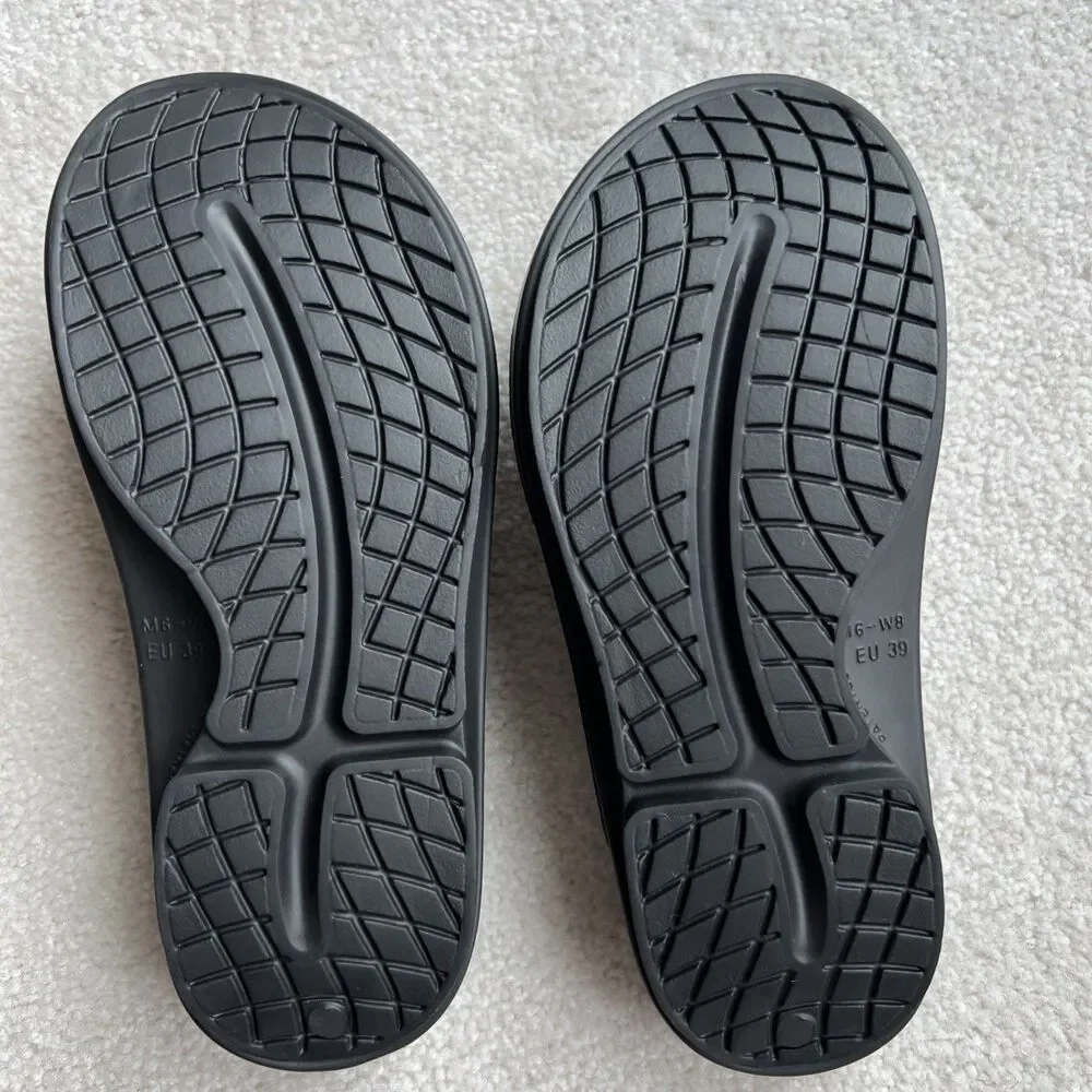 OOFOS OOlala Flip Flop Sandal Womens 8 Black Rubber Casual Recovery Thongs New